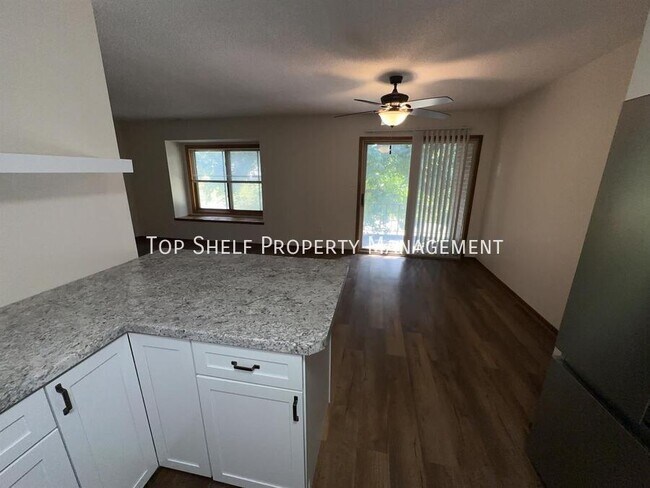 Foto del edificio - 4517 Woodland Ave