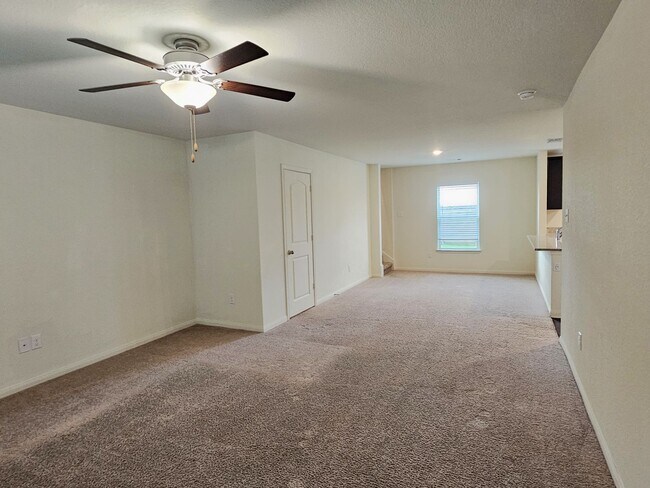 Foto del edificio - 3 Bed / 2.5 Bath in Stonebrige Crossing in...