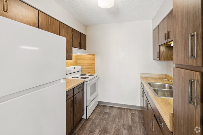 2BR, 1BA - 825SF - Kitchen - Centre Square Apartments