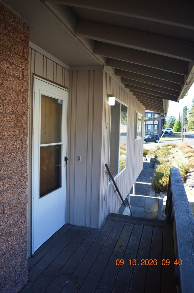 Foto del edificio - 665 SW Tichenor St