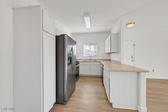 Building Photo - 2291 W Horizon Ridge Pkwy