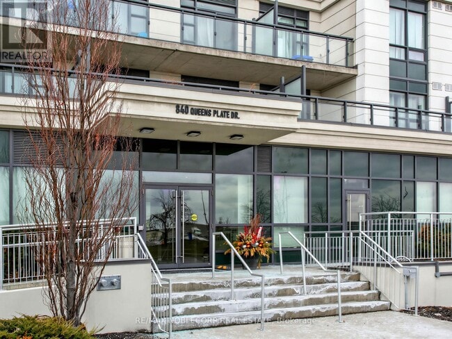 Building Photo - 840 Queens Plate Dr