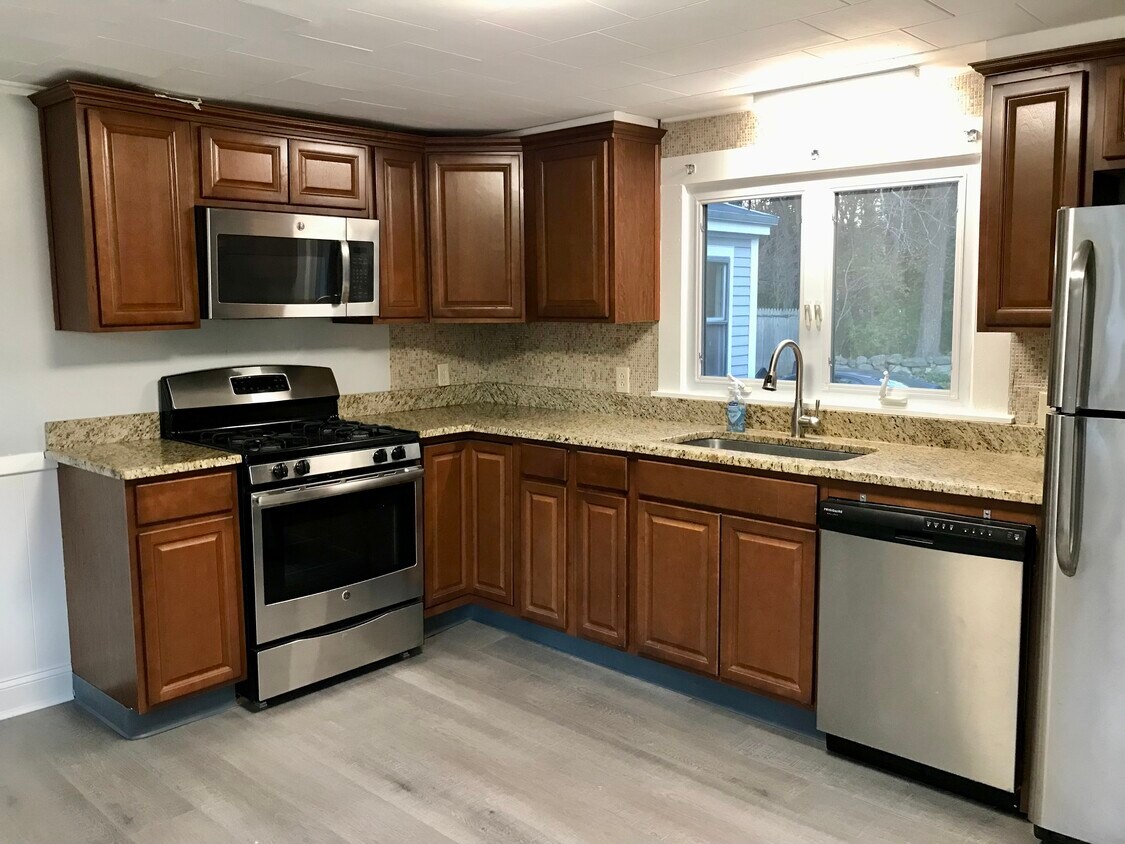 Granite countertops - 462 Gleasondale Rd