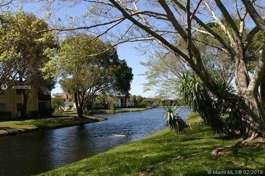 Foto del edificio - 491 Racquet Club Rd