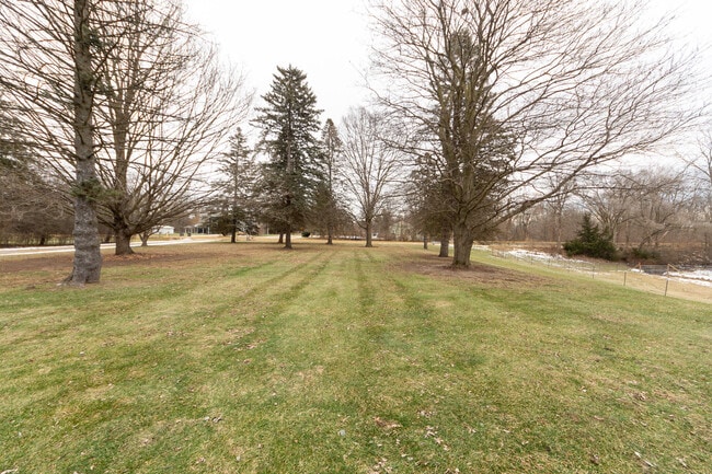 Building Photo - 18485 Ridge Rd