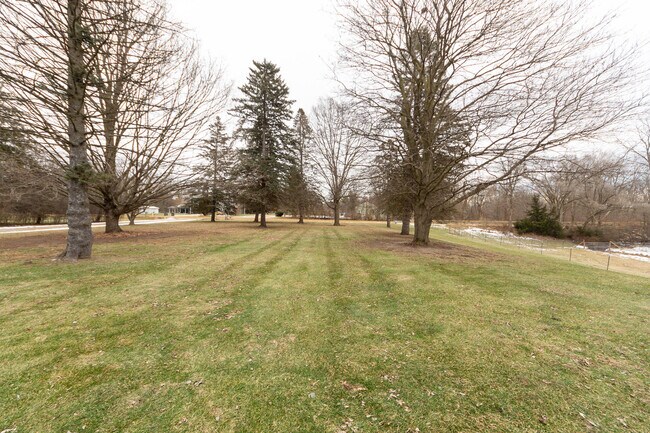 Foto del edificio - 18485 Ridge Rd