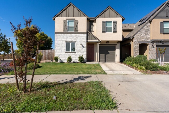 Building Photo - 5 Bed 3 Bath in North Merced!