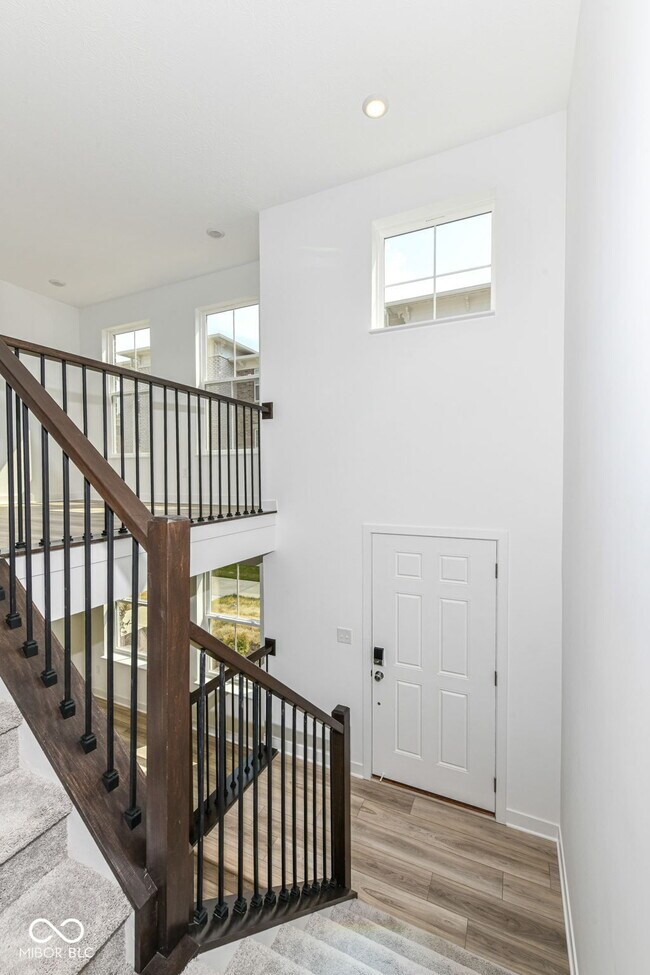 Foto del edificio - 9325 Somerford Dr