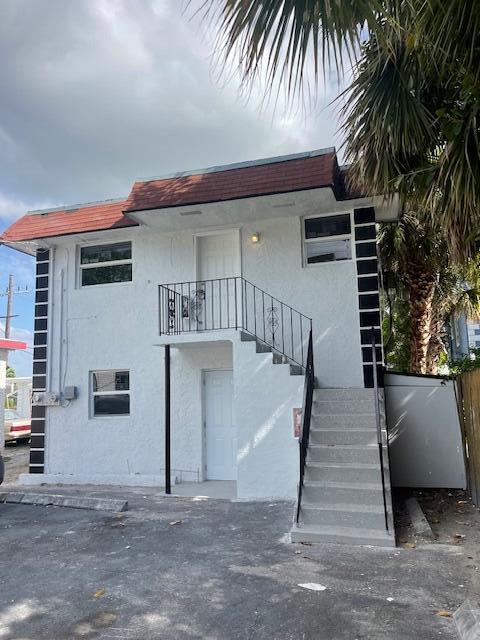 Primary Photo - 302 N Tamarind Ave