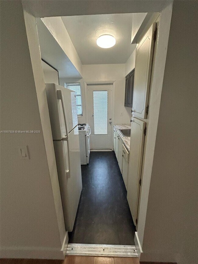 Foto del edificio - 921 Meridian Ave