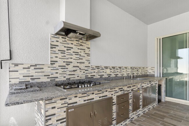 Building Photo - 2320 Symphony Cir