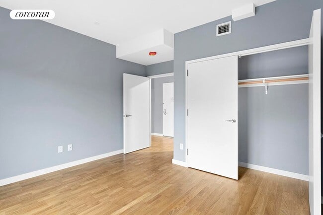 Building Photo - 460 Grand St