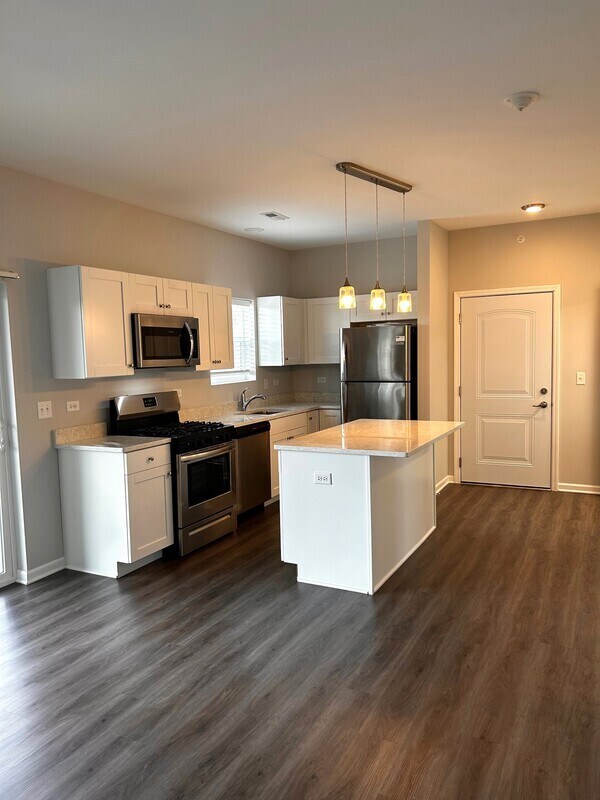 Building Photo - 855 E Main St Unit 3C