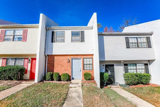WILLIAMSBURG 2 Bedroom 1.5 Bath Townhome - WILLIAMSBURG 2 Bedroom 1.5 Bath Townhome