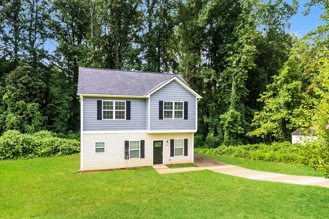 Building Photo - 604 E Texas Ave