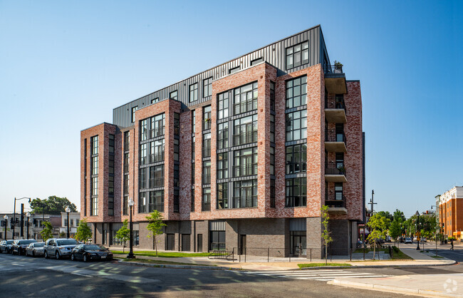 Building Photo - 1402 H St NE