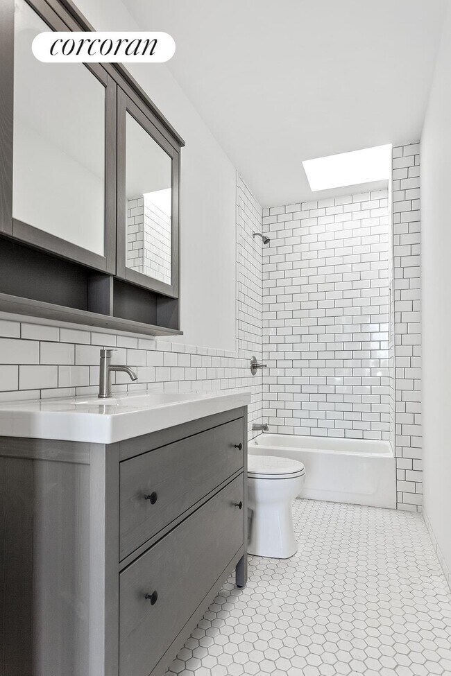 Foto del edificio - 1618 8th Ave