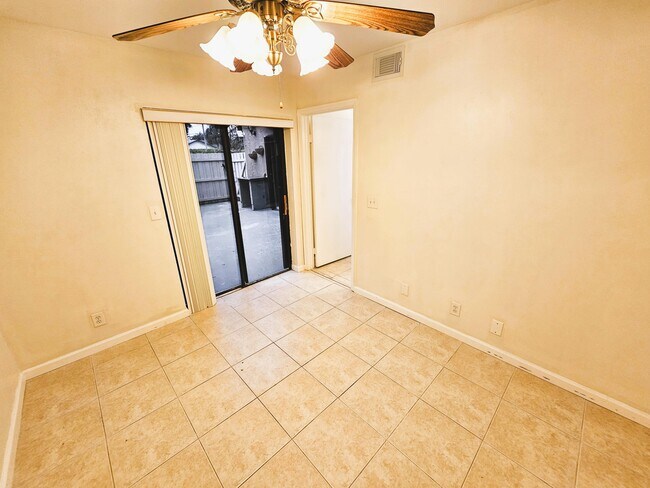 Foto del edificio - 6163 Seven Springs Blvd
