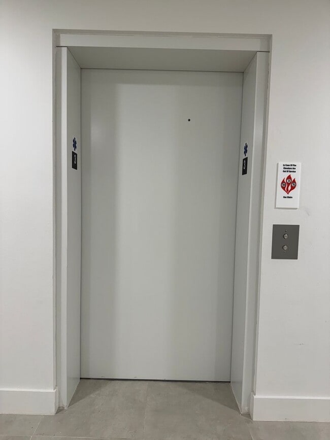 Building Photo - Cozy condo for Lease