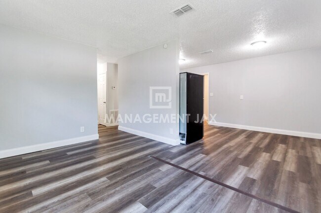 Building Photo - 2255 W 13th St