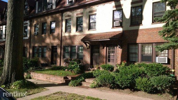 Building Photo - Studio, 1 bath Apartment - 300 Burns St 1