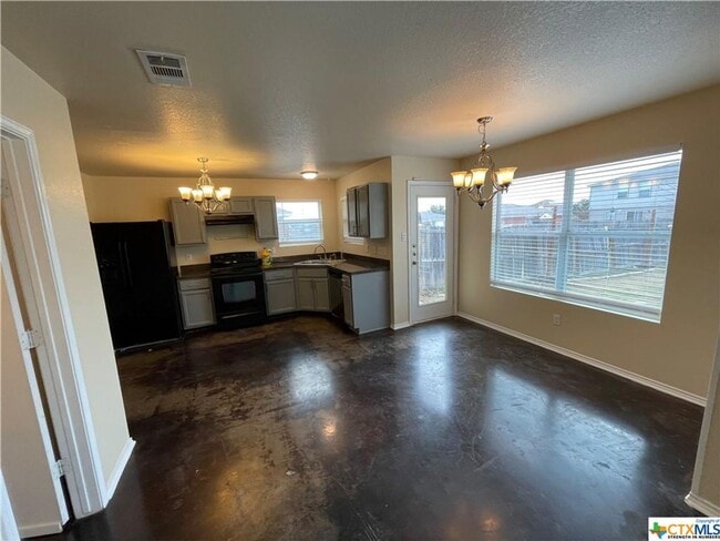 Foto del edificio - Ready For Immediate Move In!!!