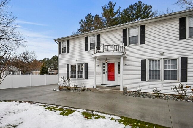 Building Photo - 206 Kinsley St