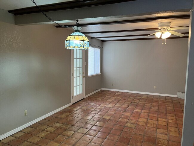 Building Photo - Lovely Eastside Home!