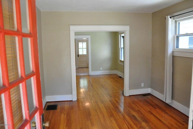 Foto del edificio - 3829 Elmwood Ave