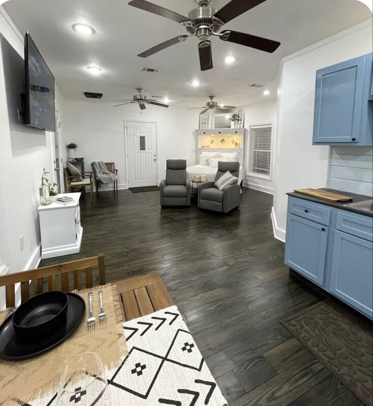Foto principal - 663 W Sunset Dr