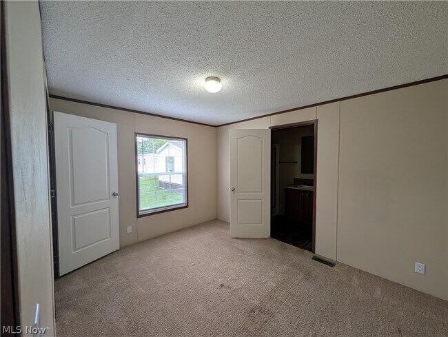 Building Photo - 240 Cherry Bottom Glen