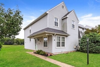 Building Photo - 1515 Russett Dr