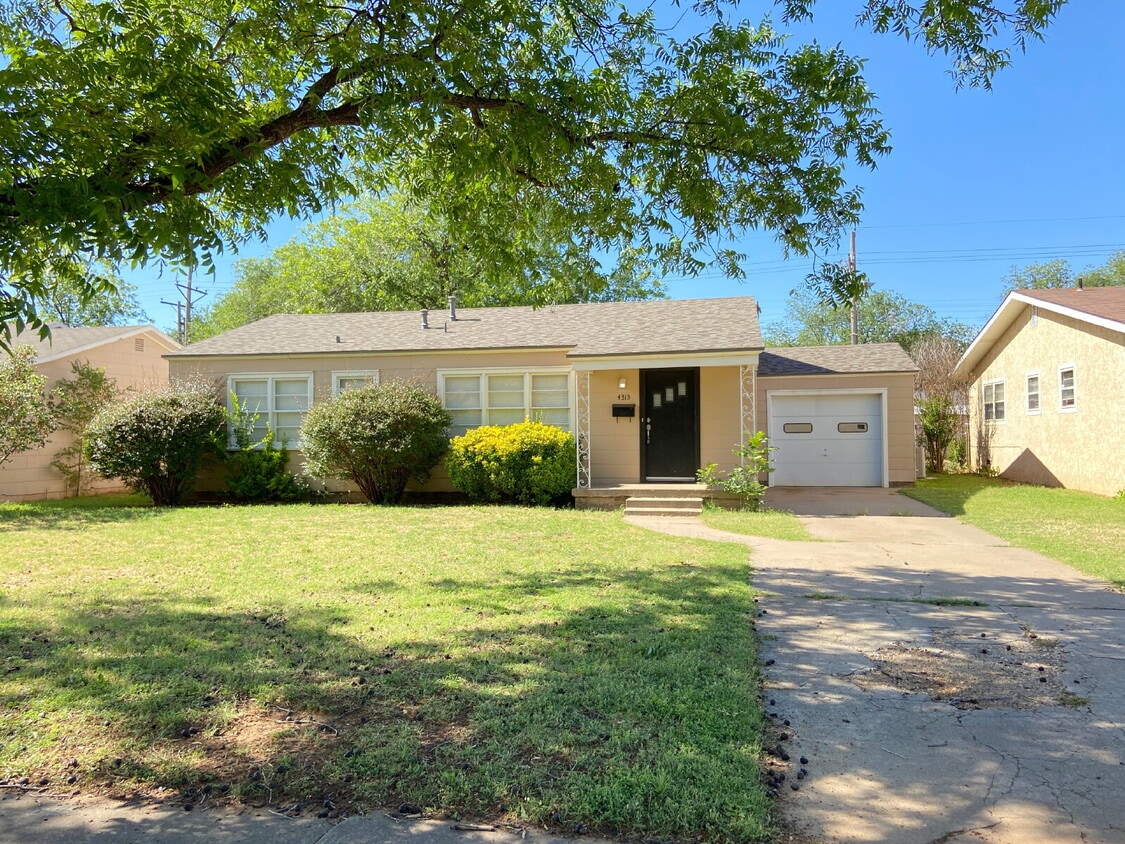 Primary Photo - Spectacular Home With Classic Flair Locate...