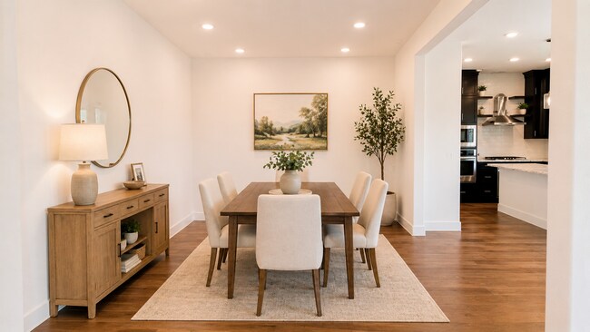 Foto del edificio - Stunning home with luxurious wood floor and beautiful spacious yard