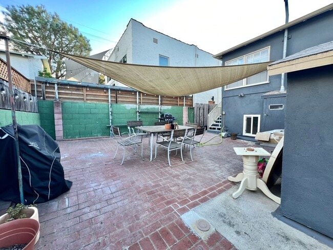 Building Photo - North Ave 49