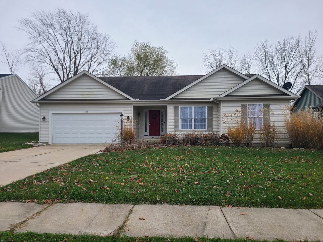 Primary Photo - Four Bed Two Bath House in Bridgman