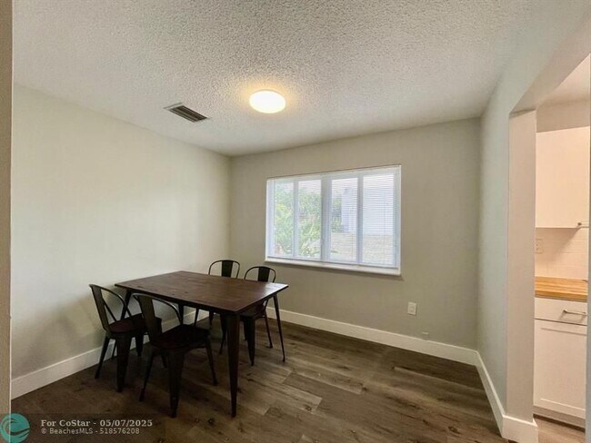 Foto del edificio - 820 NE 17th Ave