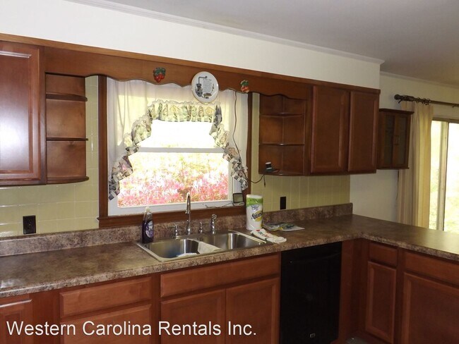 Building Photo - 3 br, 2 bath House - 408 S. Painter Rd