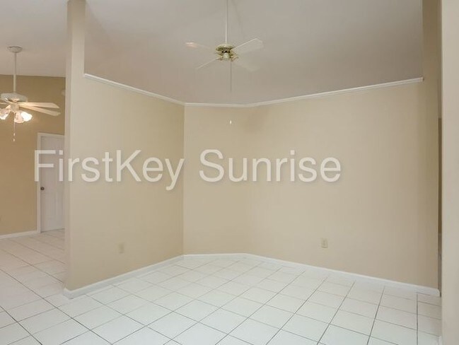 Building Photo - 974 Cosmos Ct