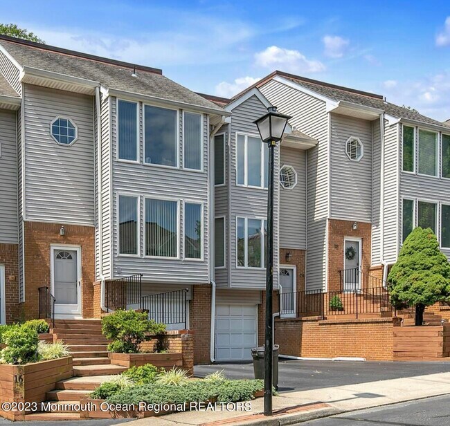 Building Photo - 204 Ambassador Dr