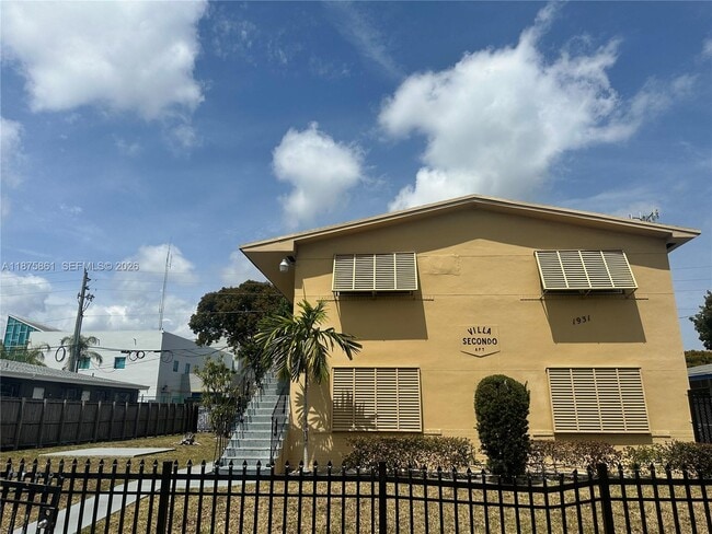 Foto del edificio - 1931 NE 168th St