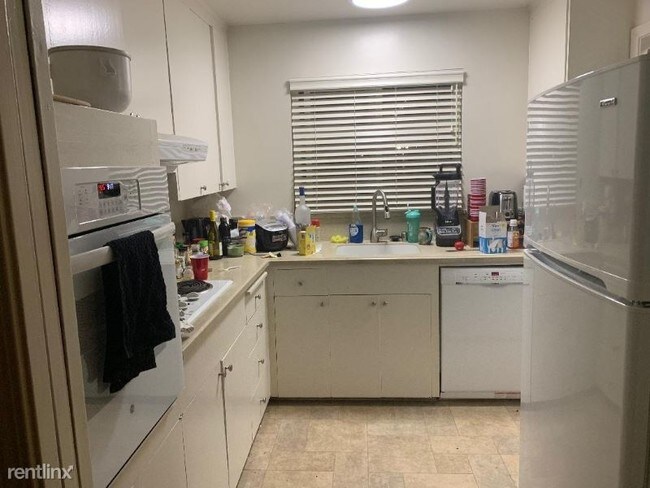 Building Photo - 2 br, 1 bath Apartment - 856 University Ave
