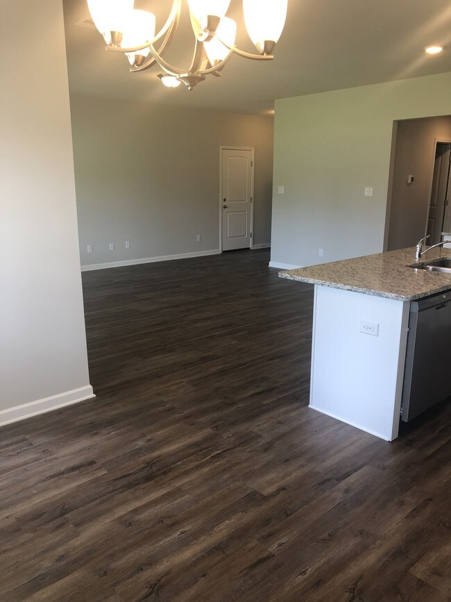 Building Photo - 16724 Highland Heights Dr