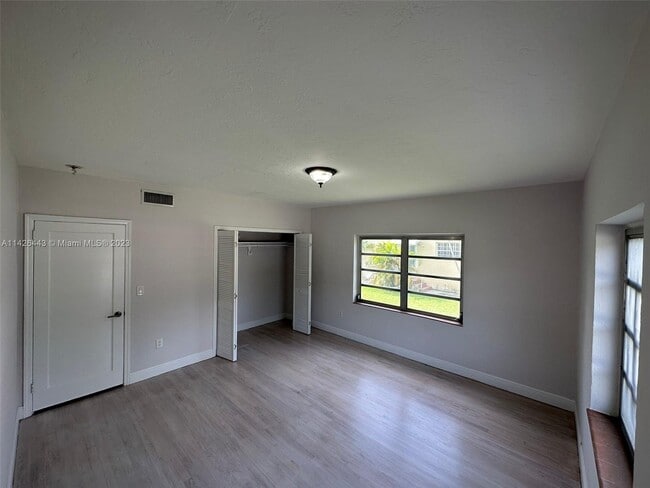 Building Photo - 3627 Ponce de Leon Blvd