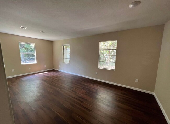 Foto del edificio - Spacious 3-Bedroom, 2-Bath Home in Silsbee...