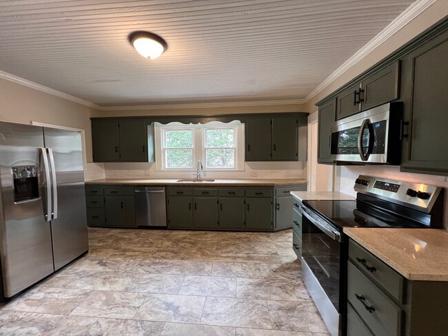 Building Photo - 400 Bradstone Dr