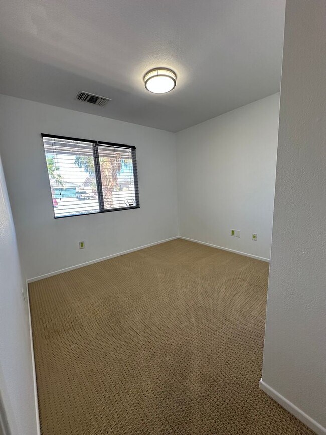 Foto del edificio - Welcome to this 4 bed 2 bath home!