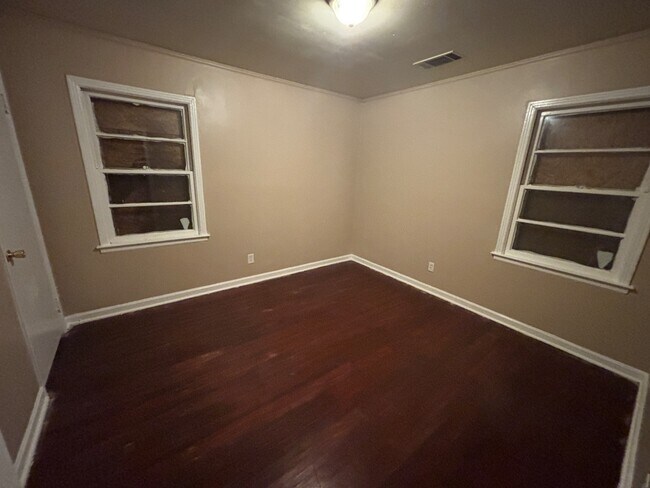 Foto del edificio - 1353 Canfield Ave