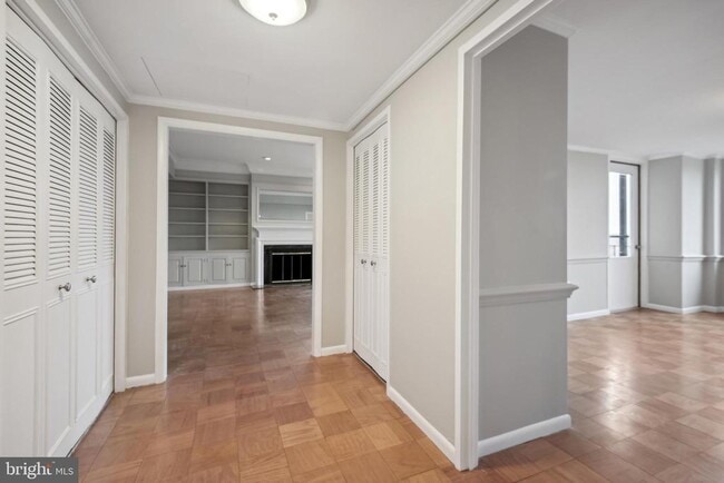 Building Photo - 10401 Grosvenor Pl