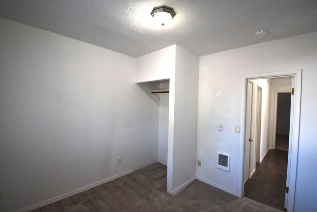 Foto del edificio - Spacious Corner lot home